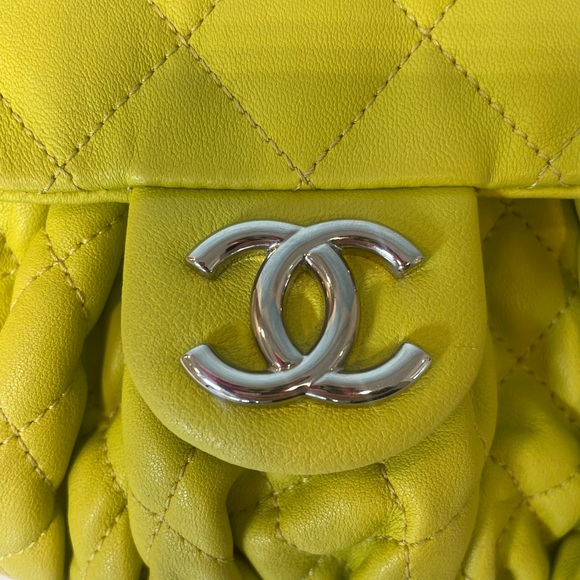 CHANEL Rare Mini Chain Around Messenger Bag - Yellow Mustard Chartreuse - Picture 4 of 15